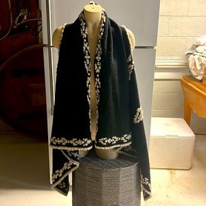 Beautiful black and white layering piece.  Worn twice and in great condition.